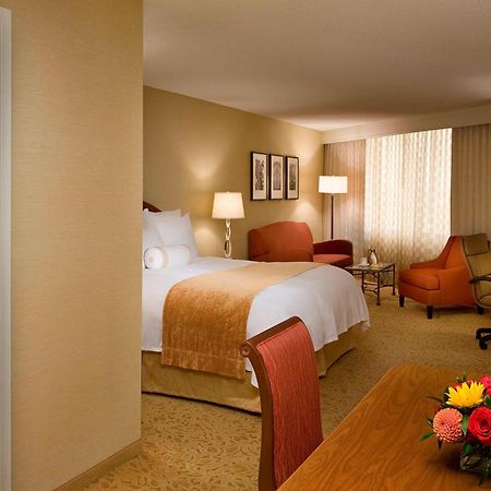 Toronto Airport Marriott Hotel Екстер'єр фото