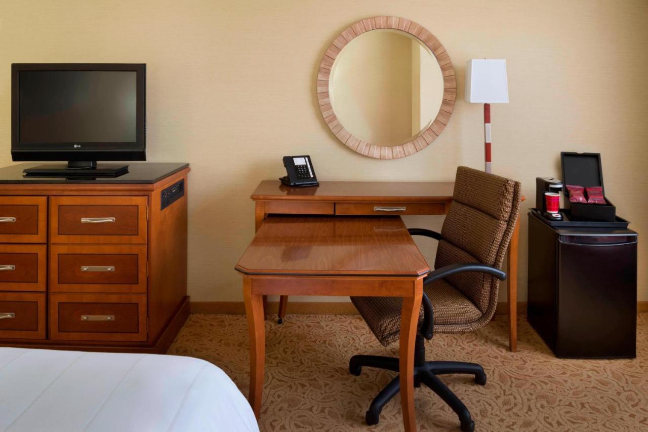 Toronto Airport Marriott Hotel Екстер'єр фото