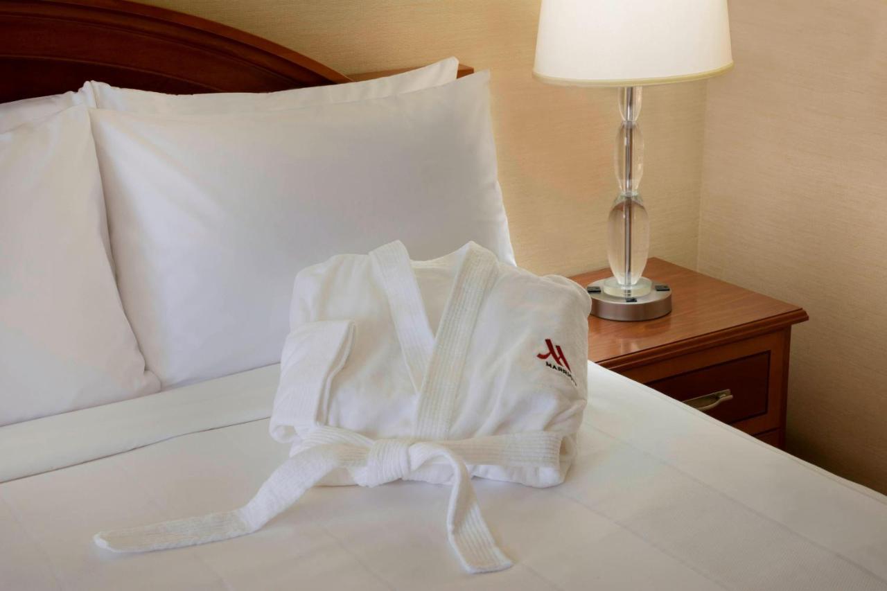 Toronto Airport Marriott Hotel Екстер'єр фото